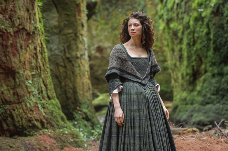 Illustration for article titled Outlander's Ron Moore & Terry Dresbach on Tartans, Redcoats and KNITS